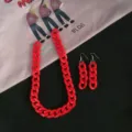 Rote acryl klobige kette halskette und ohrringe set fuer damen statement schmuck art - Set / Rot