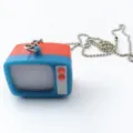 Retro TV pendant necklace with chain, cute creative toy jewelry for trendy hip hop daily wear. - Red and Blue TV