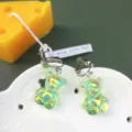 Orecchini pendenti orsetto iridescenti fatti a mano simpatici accessori moda chic - Orecchini a clip / Verde