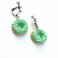 Handgemachte grüne Donut Clip-Ohrringe, süßer Harz-Lebensmittel Schmuck für Mädchen. - Stil B (Clip-on) / Matcha-Grün