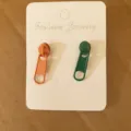 Pendientes de botón con cremallera colorida divertidos novedad joyas para mujeres - Verde Y Naranja