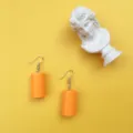 Kreative ausgefallene orange Ölfass Ohrringe niedliche Neuheit Harz Ohrhänger Damen - Orange