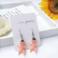 Lustige Baby-Puppe Ohrringe, kreativer handgemachter Modeschmuck für Damen und den Alltag. - Haken-Stil / Hautfarben