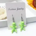 Kreative handgemachte grüne Baby Puppe Ohrringe, lustiger süßer Harz Schmuck Geschenke. - Haken-Stil / Grün