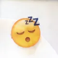 Süße schlafende Emoji Haarklammer lustiges Acryl Haaraccessoire für Mädchen und Studenten - Schlaf Lustiger Stil / Nr. 4 (Schlaf ZZZ)
