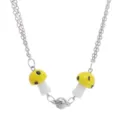 Zilverkleurige ketting met gele paddestoelhangers en een handige magnetische sluiting - Geel