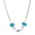Gedetailleerd overzicht van de magnetische paddestoel koppelketting met zilveren kettingen. - Meerblauw