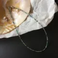 Bunte böhmische Rocailles Perlenkette im Ethno-Stil, handgemachte kurze Halskette für Damen. - Farbe 9 (Grün/Blau/Schwarz/Champagner)