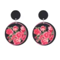 Vue détaillée de boucles d'oreilles en acrylique avec un joli imprimé floral rose noir et rouge. - Clou Noir Double Rond Rose Rouge (Style 12)