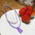 Doppelreihiges Perlencollier-Set mit einem suessen lila Baerenanhaenger im Detail. - Lila