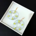 Jolies boucles d'oreilles bouée canard jaune, boucles pendantes fantaisie en acrylique. - Crochets de boucles d'oreilles / Blanc