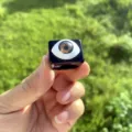 Schwarzer Acryl Ring mit braunem Augapfel Motiv, quadratischer breiter Modeschmuck Fingerring. - Größe 7 / Festes Schwarz Braunes Auge
