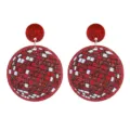 Nahaufnahme roter Glitzer Discokugel Acryl Ohrringe, glänzende Retro Party Details. - Rot Glitzer
