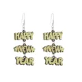 Detailansicht langer glitzernder Happy New Year Holzohrringe im festlichen Urlaubsdesign. - Hölzerne Neujahr Buchstaben (Happy New Year) / Gold Glitzer