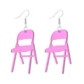 Nahaufnahme Detail von trendigen rosa Spiegel Acryl Klappstuhl Ohrringe Modeschmuck. - Ohrringe / Spiegel Lila
