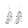Detailopname van de schattige houten spook oorbellen met gelaagd spookachtig design. - Drielaags Geest Stijl (Nr. 3)