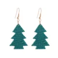 Nahaufnahme von grünen Weihnachtsbaum Polymer Ton Ohrringen mit goldenen Fischhaken. - Dunkelgrüner Gepunkteter Weihnachtsbaum (6)