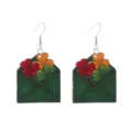 Orecchini pendenti in legno a busta verde con ciondoli trifoglio colorati per stile festa. - Stile Busta Verde Trifoglio (E2023-106)