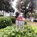 Glitzernder Discokugel Auto Hängeornament mit süßem braunen Cowboyhut und Kristall Strass Fransen. - Strass Kaffee Kuhmuster