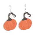 Detailansicht von herbstlichen Kürbis Holzohrringen, ideal für Thanksgiving und Herbstschmuck. - Größe 9