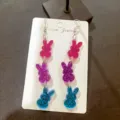 Bunte glitzernde Acryl Osterhase dreifach Ohrringe süsser Modeschmuck für Damen und Mädchen - Dreifach Verbundener Hasenstil / Dreifache Kette Nummer 3