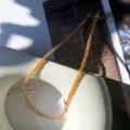 Bernsteinfarbene Glas Kristall Perlen Choker Halskette stilvoller kurzer Schmuck für den Sommer. - Orangerot