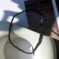 Schwarze facettierte Perlen Choker Halskette, trendige minimalistische kurze Kette Sommer. - Schwarz