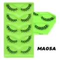 Spiky künstliche Wimpern mit hellgrünem Tablett und Detailansicht, voluminöser Look. - Messy-Stil (MA05A) / 5 Paare (Grünes Tablett)