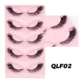 Detailansicht von 5 Paaren dicken Cat-Eye geschwungenen künstlichen Wimpern auf rosa Schale. - Flauschige Wimper Rosa Großes Tablett (QLF02)