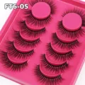 Detailansicht von 6 Paaren dicker natürlicher künstlicher Wimpern auf einer rosa Plastikschale. - Mehrschichtiger Dichter Stil (FT6-05) / 6er-Set / Schwarz