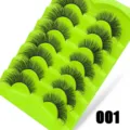 Detailansicht von 7 Paaren flauschigen falschen Wimpern auf grüne Schale, dichter Volumen-Stil. - 7 Paar Grüne Verlaufs-Serie (001)