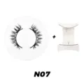 Nahaufnahme von magnetischen künstlichen Wimpern im transparenten Etui mit weißem Applikator. - Stil N07 (Einfaches Quantenmagnet-Set)