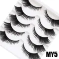 Nahaufnahme der Cat-Eye-Künstlichen Wimpern mit verlängerten äußeren Ecken für natürlichen Look. - Reguläres Tablett Baumwollfadenband (MY5)