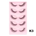 Nahaufnahme Detail von 5 Paar künstlichen Wimpern, dicker Cat-Eye-Stil auf pinker Schale. - Reguläre Baumwollwimper Baumwollband (K3)