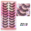 Detailansicht von 10 Paar flauschigen voluminösen künstlichen Wimpern auf rosa Schale. - Europäischer Dicker Geschwungener Stil (TM10-213) / 10 Paare Set