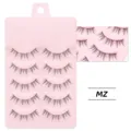 Leichte künstliche Wimpern mit 10 Paar auf einer rosa Aufbewahrungskarte für das Make-up. - 5 Paar Katzenkrallen-Stil (MZ) / 5 Paar Set