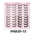 Nahaufnahme von 20 Paar künstlichen Wimpern im Set auf rosa Schale, voluminöser Look. - FD20-13