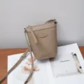 Bolso bandolera de cuero genuino caqui para mujer, bolso de hombro versátil y bolso cubo pequeño. - Gris