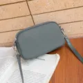 Bolso cruzado gris de piel genuina con doble cremallera para mujeres muy elegantes. - Verde Almendra
