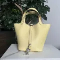 Borsa a secchiello in vera pelle con lucchetto, classica tote minimalista per uso quotidiano. - Giallo Milton con fibbia argentata