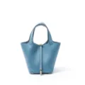 Borsa a secchiello in vera pelle con chiusura metallica e doppi manici di colore blu. - Blu denim con fibbia dorata