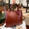 Classic brown leather tote bag for women, stylish retro vegetable-tanned shoulder handbag. - Wine Brown