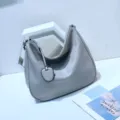 Bolso de hombro elegante de cuero gris, gran bolso casual espacioso para uso diario. - Gris claro