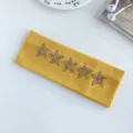 Fascia in maglia gialla con motivi di stelle in strass colorati per uno stile dolce. - 18# Giallo
