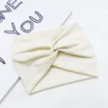 Fascia per capelli larga e incrociata color crema elastica ideale per yoga e sport. - Bianco avorio