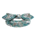 Détail du bandeau noué à imprimé floral, bandeau à cheveux élastique sarcelle avec nœud. - Floral Cyan