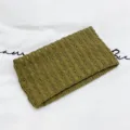 Grünes, plissiertes breites Stirnband für Damen, elastisches Haaraccessoire für Yoga und Sport. - Oliv