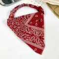 Cinta para el pelo triangular paisley roja retro con diseño elástico, accesorio elegante. - Rojo Vino