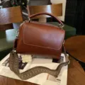 Bolso Boston retro de cuero suave marrón con correa tejida, elegante bolso cruzado diario. - 27*15*18 cm / Marrón Vino