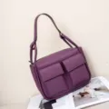 Bolso bandolera de cuero auténtico para mujer, bolso tote grande y elegante para el día a día. - L / Púrpura